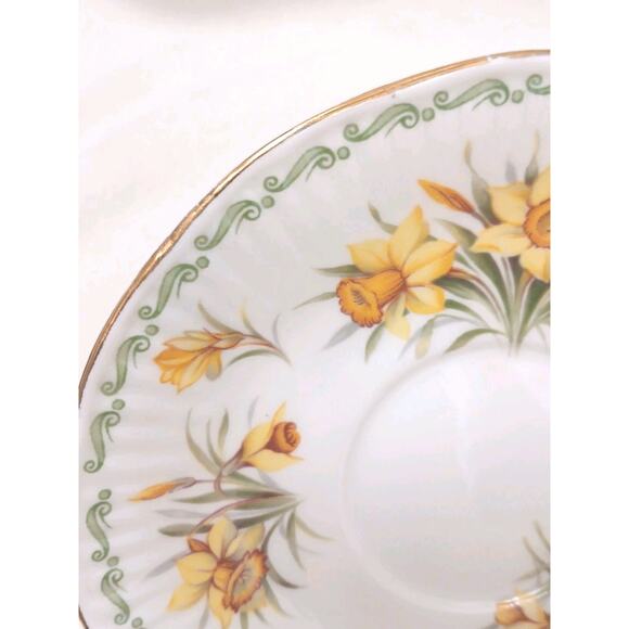 VNTG Queen’s March Daffodil Saucer White Fine Bone China Yellow Floral Dainty - Picture 13 of 15